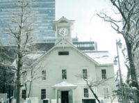 ベニシアさんの対談相手、辰野さんはモンベル創業者。